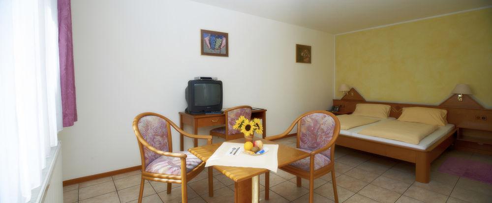Hotel Loewen Garni Oberrimsingen Kültér fotó